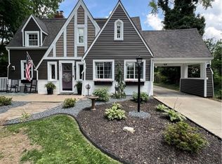 1422 Robinwood Rd, Alliance, OH 44601