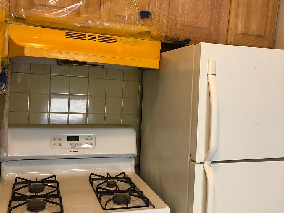 1st image of 141 W 7th St #3