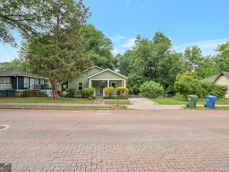 979 Hill St SE — Photo 2