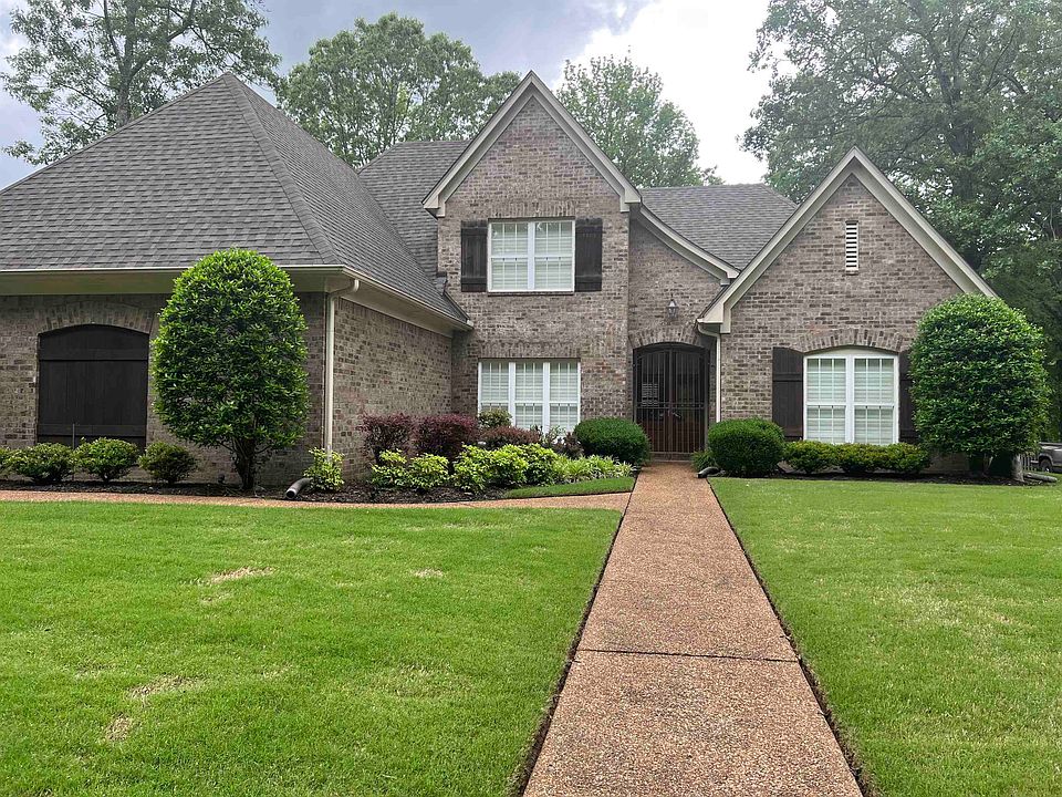 1st image of 689 Rocky Brook Dr
