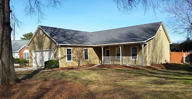 2nd image of 112 Mayfair Cir