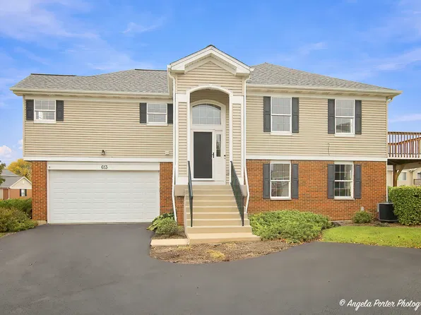 613 Legend Ln #20-4, McHenry, IL 60050