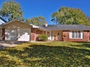 1405 N Oakmont Rd, Hoffman Estates, IL 60169