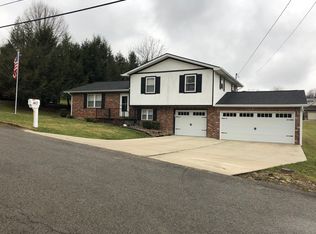 1413 Brierwood Ln, Fairmont, WV 26554