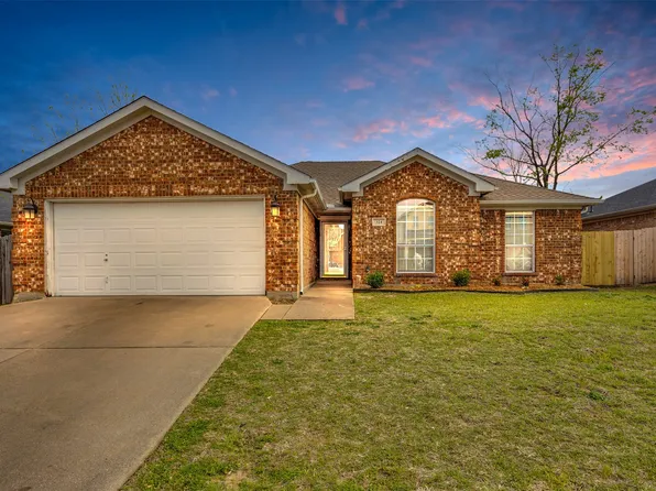 324 Kingfisher Ln, Arlington, TX 76002