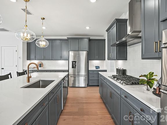 5th image of 1564 Gossage Ln NW