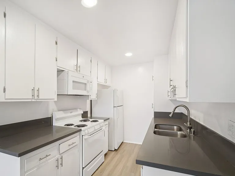 18411 Vincennes Street — Photo 10