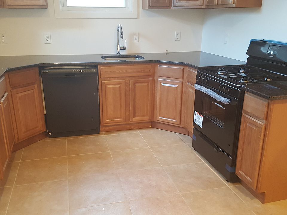 1st image of 150 Park Pl
