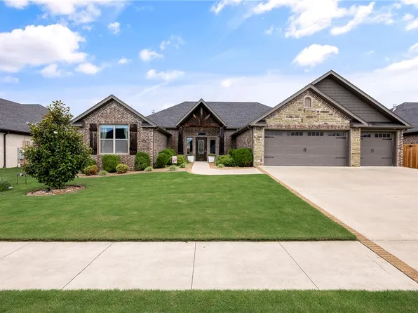620 Chaparral St, Centerton, AR 72719