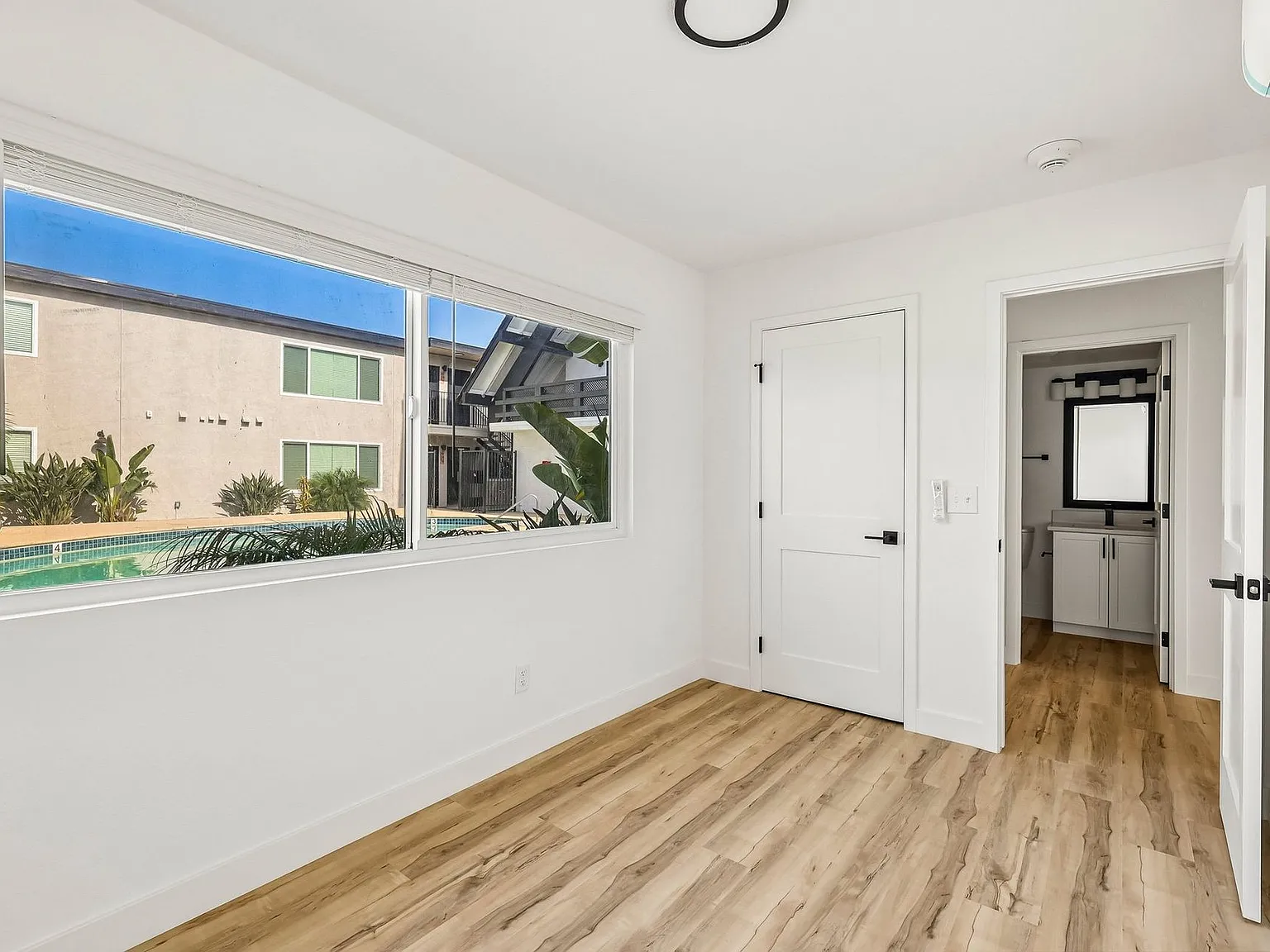 The Crest | Renovated Studios, Lofts, 1, 2 & 3 Bedroom Apartments — Photo 3