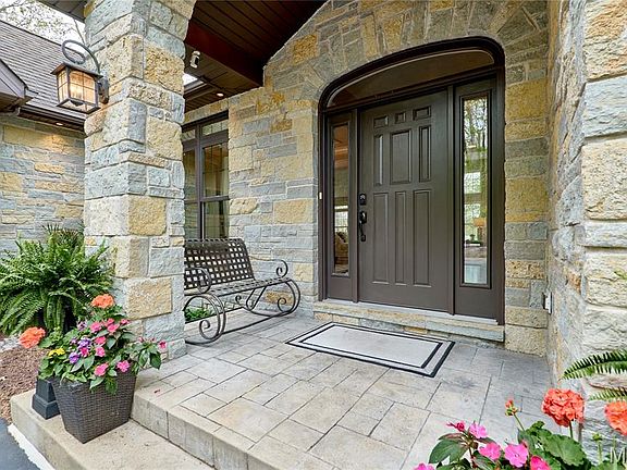 4th image of 1275 Diamond Valley Dr