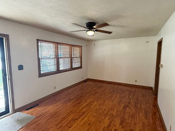 3rd image of 1124 S Bruce Ave
