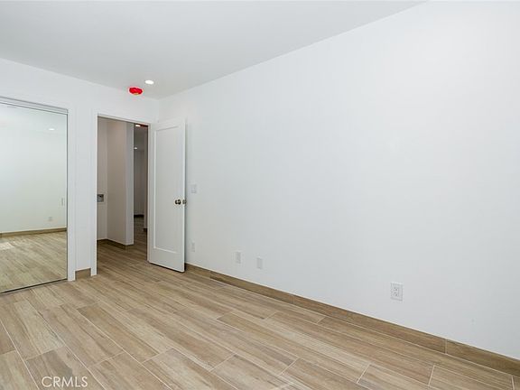 4th image of 221 S Ross St