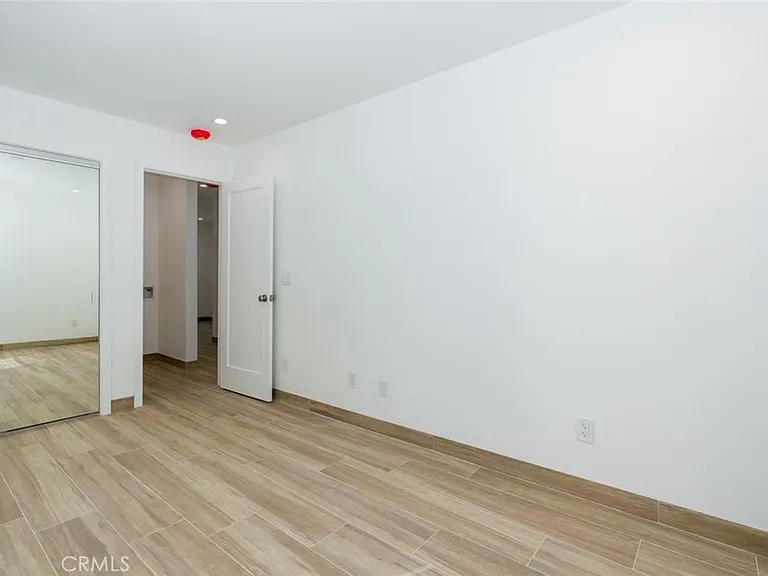 221 S Ross St — Photo 4