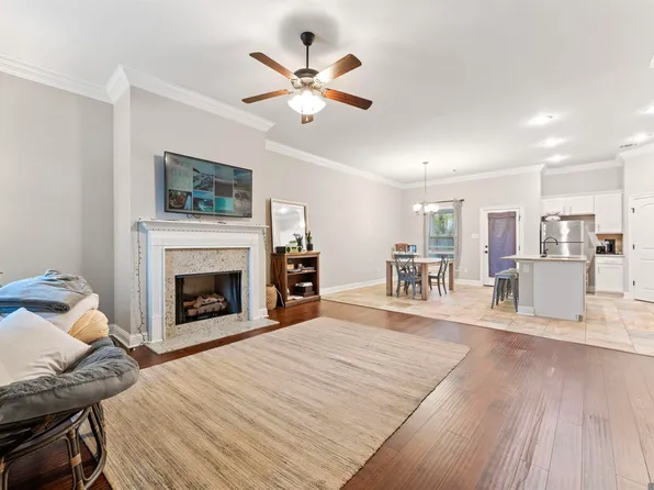 274 Lake Breeze Dr, Baton Rouge, LA 70820