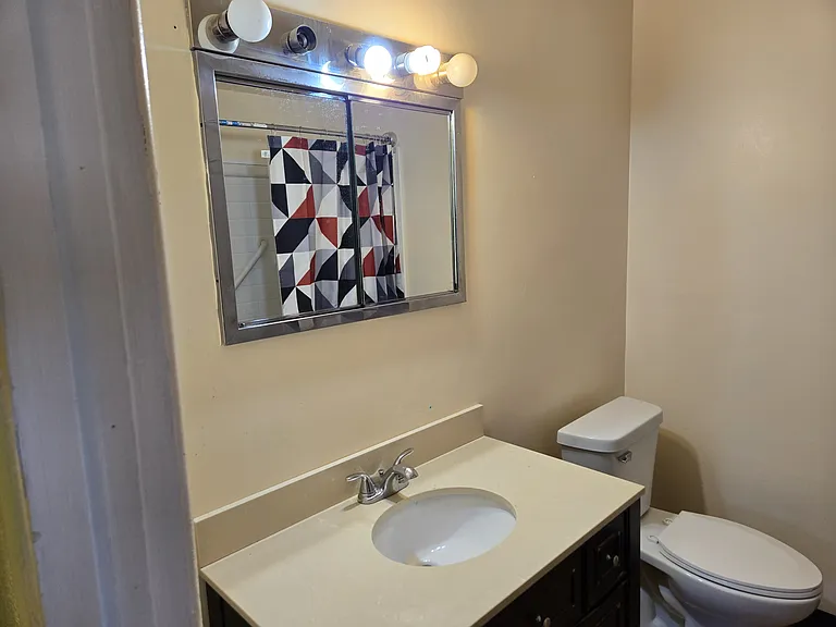 1117 S Saxby Ave — Photo 2