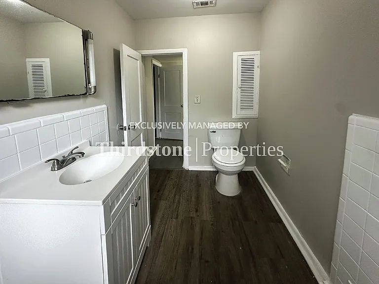 6965 Lorain St — Photo 14