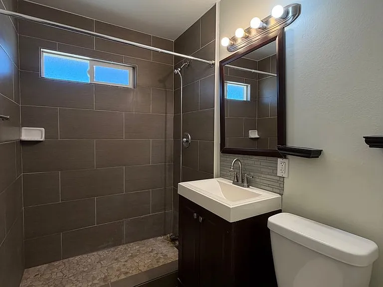 29205 Exeter St — Photo 44