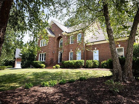 2nd image of 3004 Lodge Dr