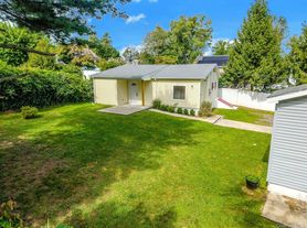 17A North St, Montrose, NY