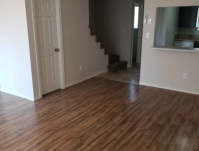 Roanoke Apartments — Photo 13