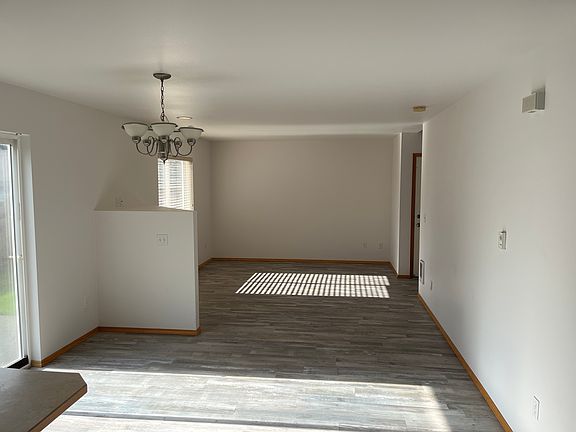 4th image of 171 Dundass Ave #171