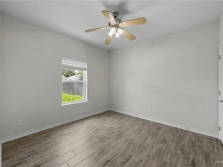 2711 Leslie St — Photo 9