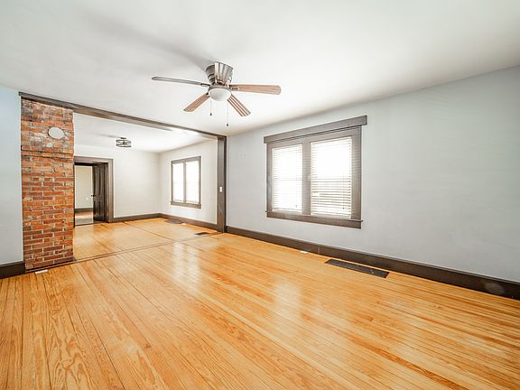 4th image of 720 S Broadway St