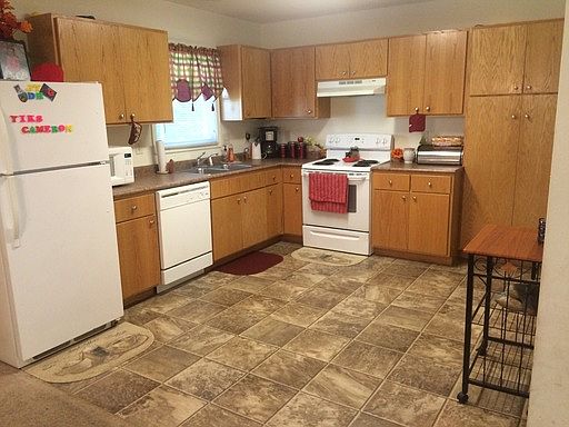 2nd image of 165 Dogwood St