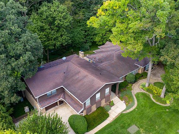 3rd image of 17741 Woodridge Dr