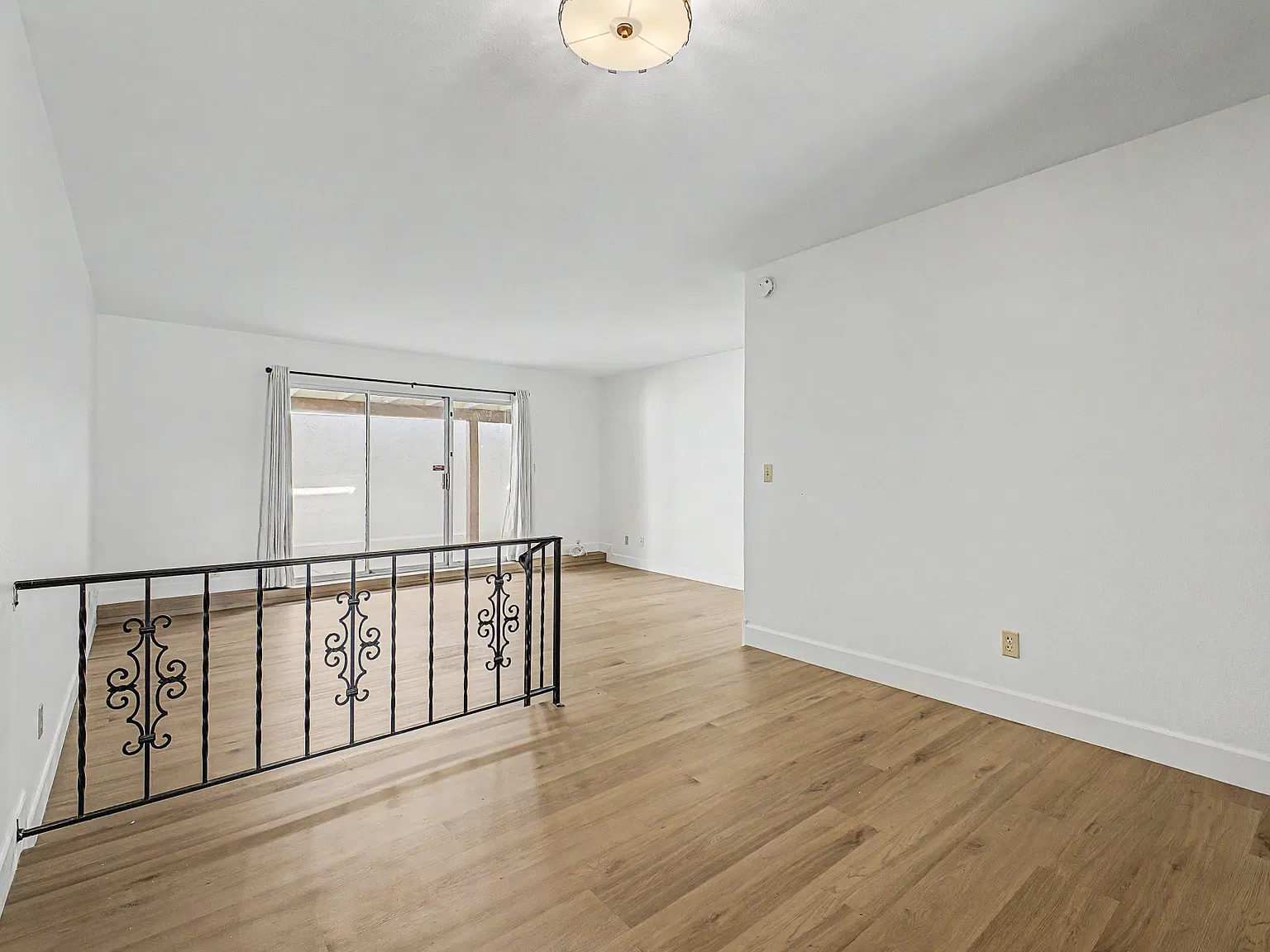 2 bed, 1111 sqft, $2,100 — Photo 1