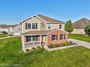 8371 Crossbow Ct, Grand Blanc, MI 48439