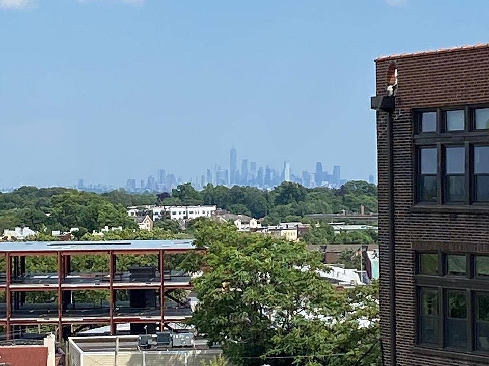 NYC skyline in the distance!