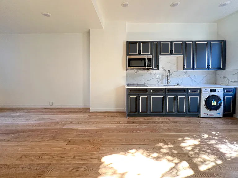 2129 Pine St #2F — Photo 4
