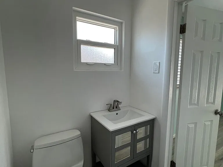 1927 Cypress Ave — Photo 11