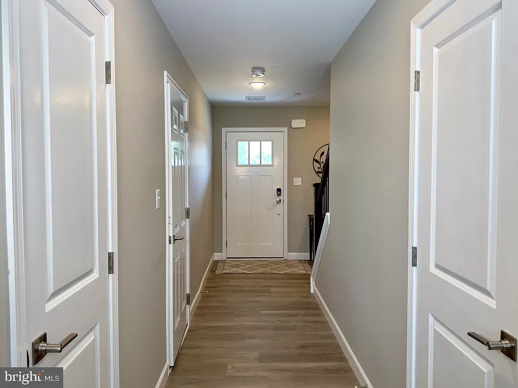 3 bed, 3.5 bath, 1475 sqft, $2,195 — Photo 2