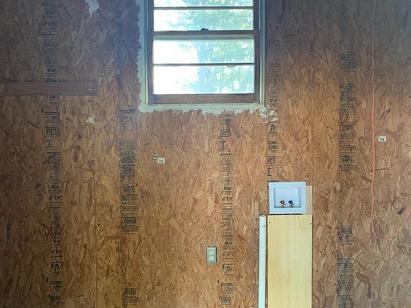 Outbuilding with washer/dryer hookups