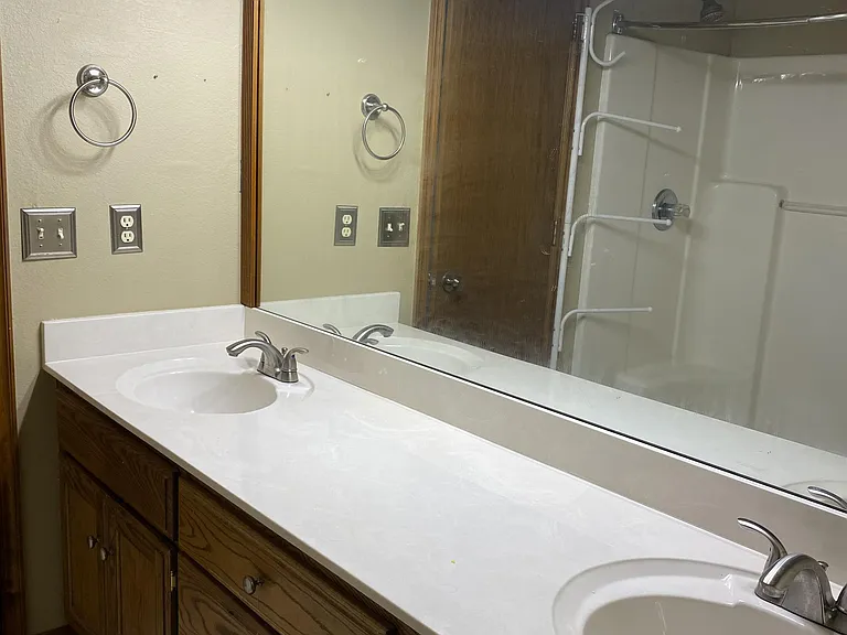 1402 SW 23rd St — Photo 11