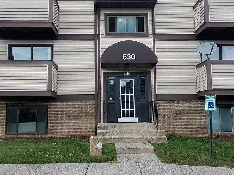 830 Heather Ridge Dr #E — Photo 2