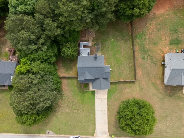 562 Brewer Dr, Locust Grove, GA 30248