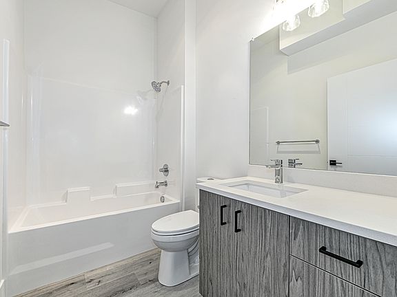 5th image of 1550 N Buffalo St #302