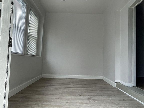 3rd image of 5503 Warrington Ave