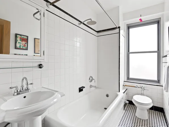 1 Plaza Street West image 5 of 11