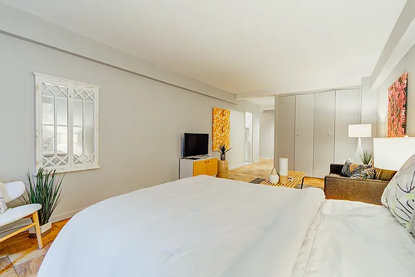 Sold by Compass | media 10