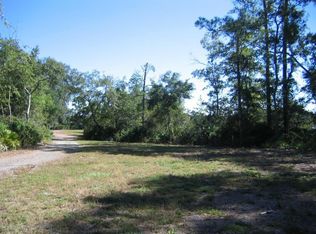 25 Sadler Cove Dr, Woodbine, GA 31569