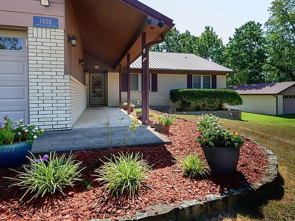 3rd image of 1408 Boundary Rd W