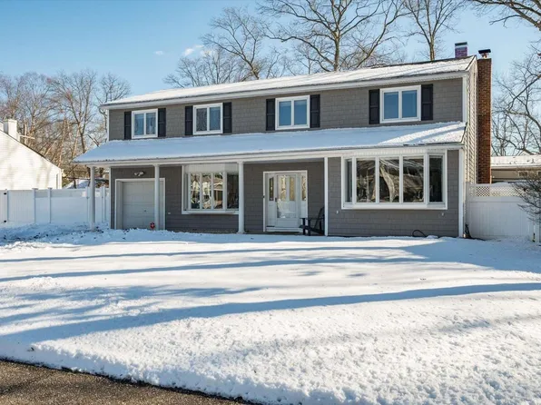 10 Mike Lane, Smithtown, NY 11787