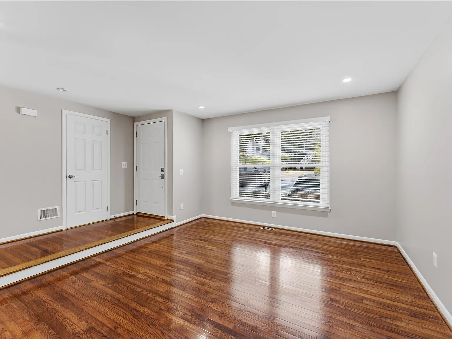 3 bed, 3.5 bath, 1892 sqft, $3,400 — Photo 4