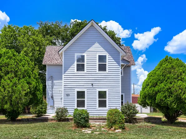 123 S 2nd St, Sanger, TX 76266