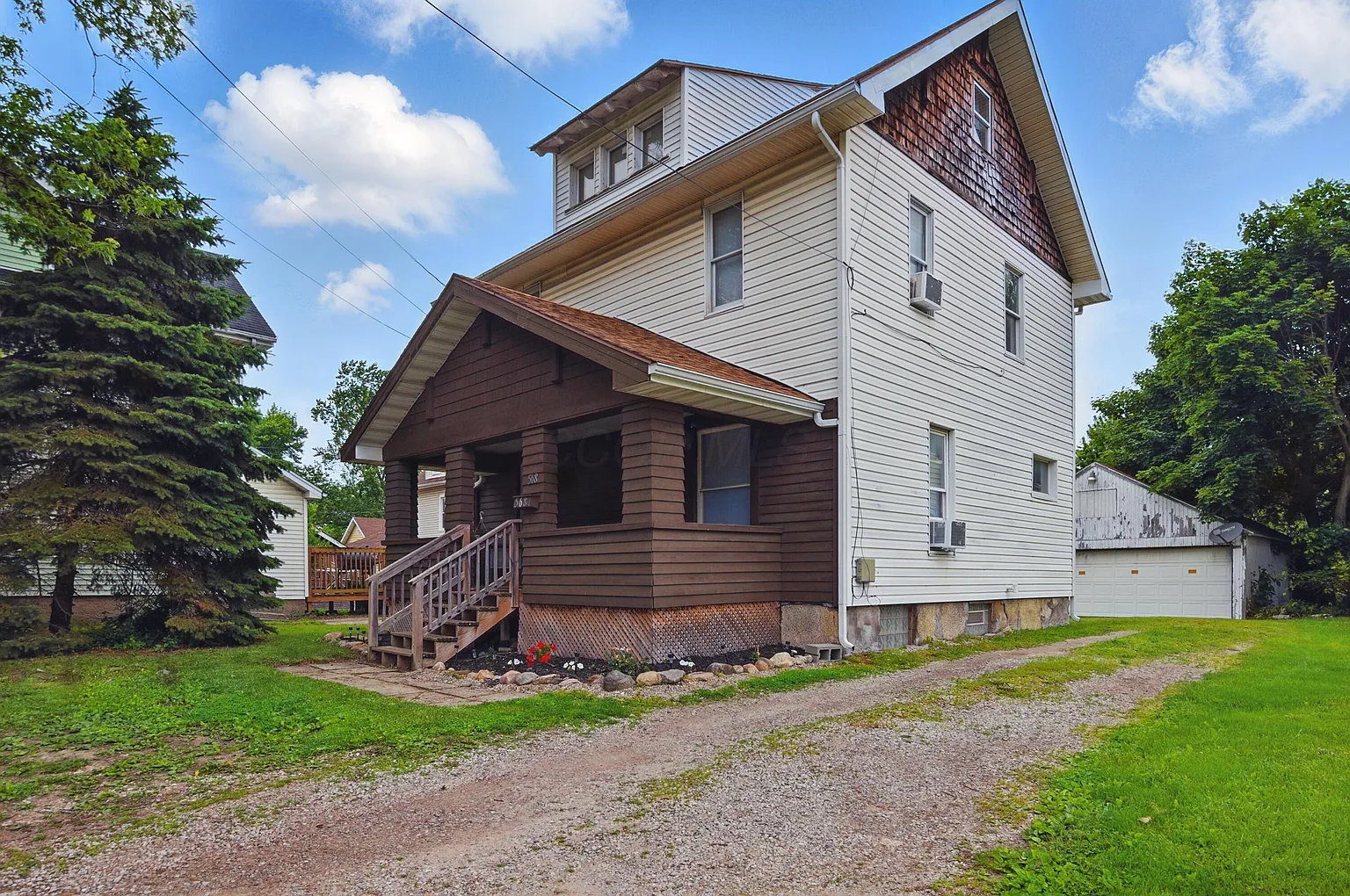 568 Bellefontaine Ave photo 1